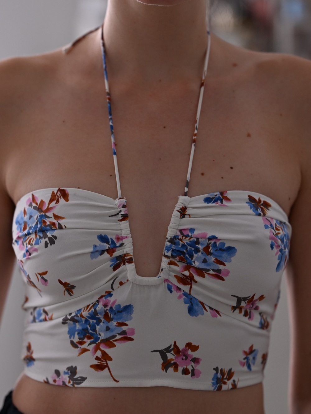 Abercrombie & Fitch White Floral V-Wire Crop Halter Top